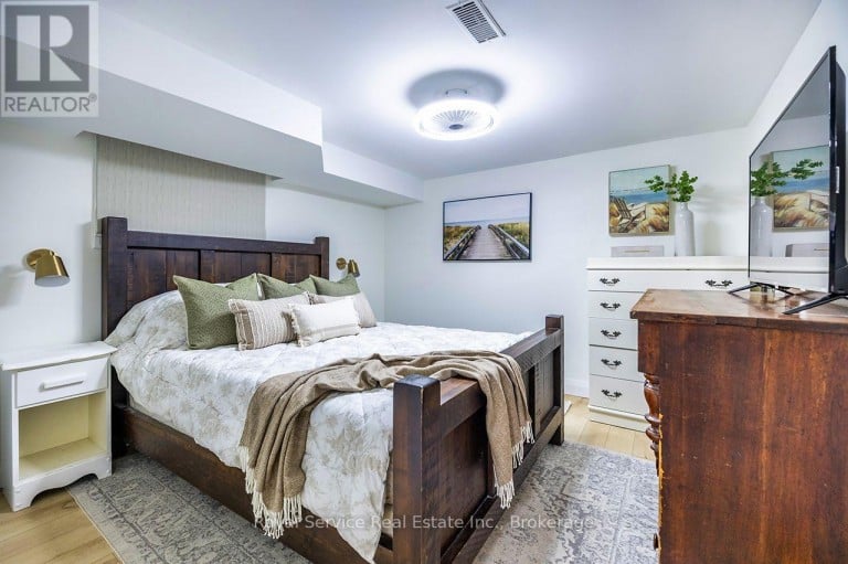 102 FOXHUNT TRAIL, Clarington (Courtice), Ontario, L1E1C9