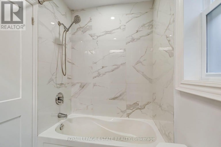 12 NORLONG BOULEVARD, Toronto (East York), Ontario, M4C3W6