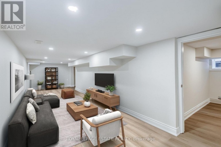 12 NORLONG BOULEVARD, Toronto (East York), Ontario, M4C3W6