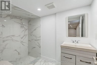 12 NORLONG BOULEVARD Toronto (East York) Ontario photo 32