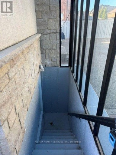LOWER - 2 TONALITE ROAD, Brampton (Vales of Castlemore), Ontario, L6P0M3