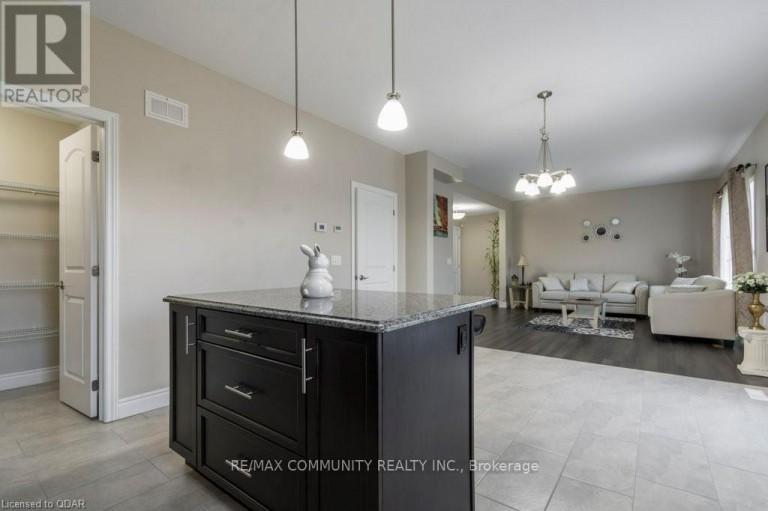 94 REDWOOD DRIVE, Belleville (Thurlow Ward), Ontario, K8N0H5