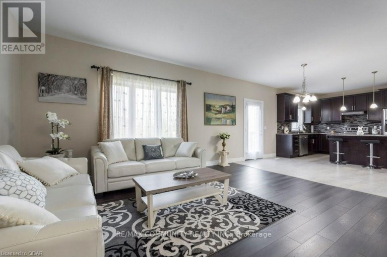 94 REDWOOD DRIVE, Belleville (Thurlow Ward), Ontario, K8N0H5