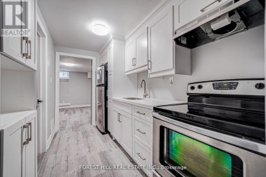 LOWER - 39A LIPPINCOTT STREET E Toronto (Weston) Ontario photo 1