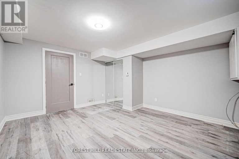 LOWER - 39A LIPPINCOTT STREET E, Toronto (Weston), Ontario, M9N1B2