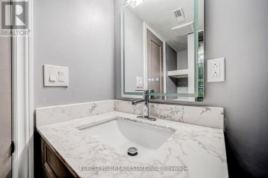 LOWER - 39A LIPPINCOTT STREET E Toronto (Weston) Ontario photo 14
