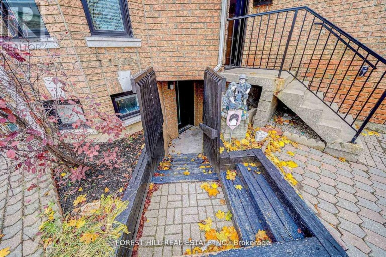 LOWER - 39A LIPPINCOTT STREET E, Toronto (Weston), Ontario, M9N1B2