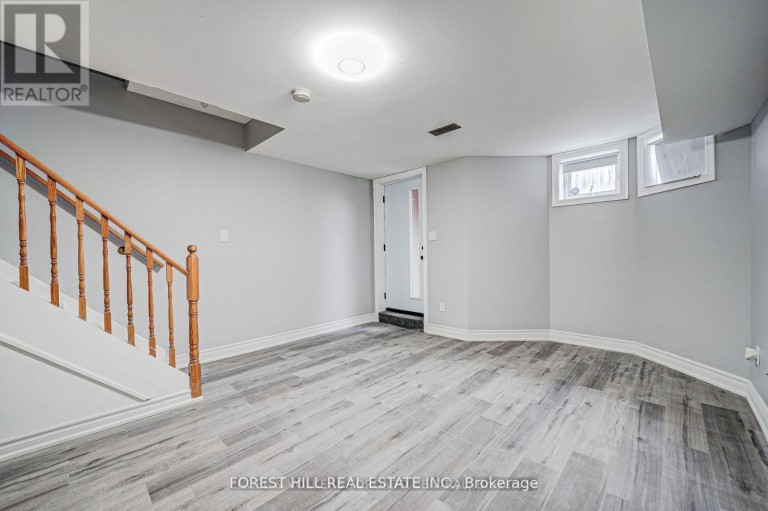 LOWER - 39A LIPPINCOTT STREET E, Toronto (Weston), Ontario, M9N1B2