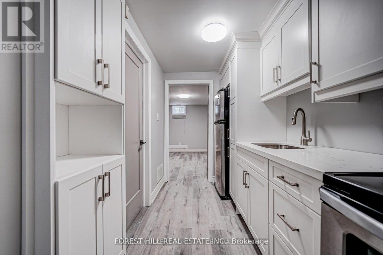 LOWER - 39A LIPPINCOTT STREET E, Toronto (Weston), Ontario, M9N1B2