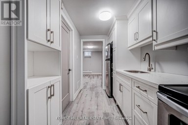 LOWER - 39A LIPPINCOTT STREET E Toronto (Weston) Ontario photo 8