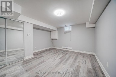 LOWER - 39A LIPPINCOTT STREET E Toronto (Weston) Ontario photo 9