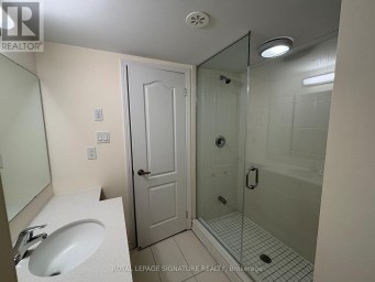 1B CLINTWOOD GATE Toronto (Parkwoods-Donalda) Ontario photo 12