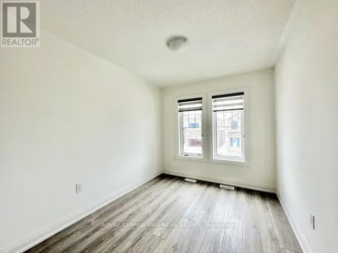 87 SHEPHERD DRIVE, Barrie, Ontario, P3P1J2