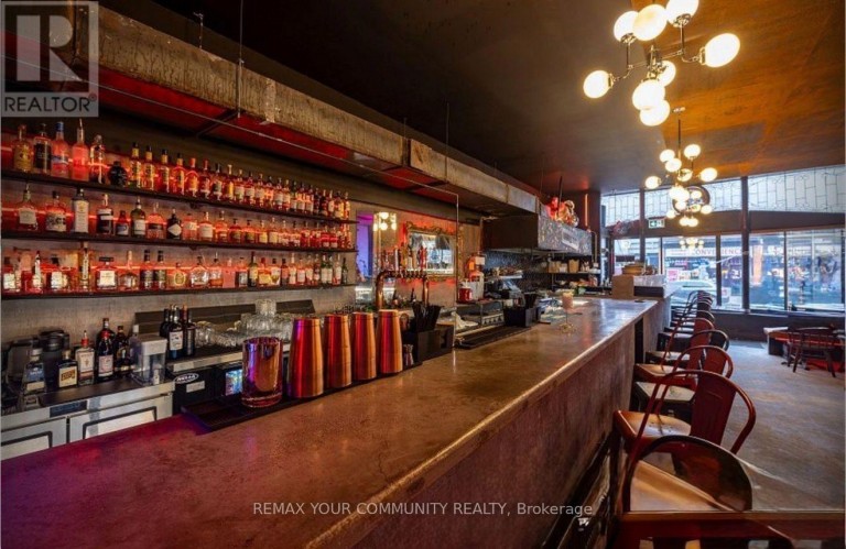 928 BLOOR STREET W, Toronto (Dovercourt-Wallace Emerson-Junction), Ontario, M6H1L4