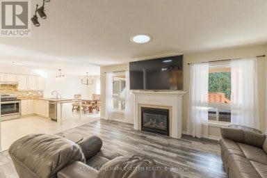 10 SPRINGBANK ROAD Kawartha Lakes (Omemee) Ontario photo 15