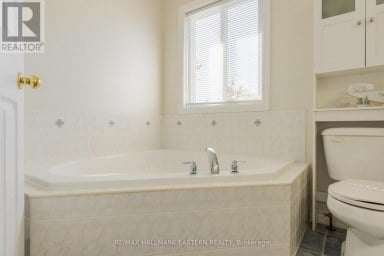 10 SPRINGBANK ROAD Kawartha Lakes (Omemee) Ontario photo 20