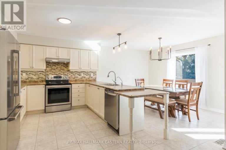 10 SPRINGBANK ROAD, Kawartha Lakes (Omemee), Ontario, K0L2W0