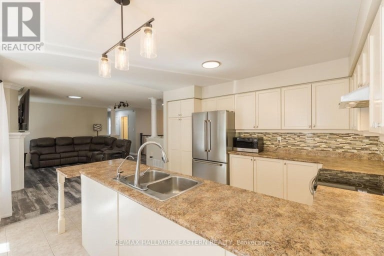 10 SPRINGBANK ROAD, Kawartha Lakes (Omemee), Ontario, K0L2W0
