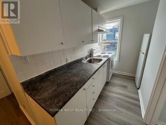 B - 88 UXBRIDGE AVENUE Toronto (Weston-Pellam Park) Ontario photo 3