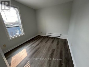 B - 88 UXBRIDGE AVENUE Toronto (Weston-Pellam Park) Ontario photo 4