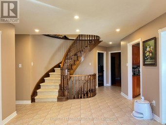 35 MONTCLAIR ROAD N Richmond Hill (Bayview Hill) Ontario photo 3