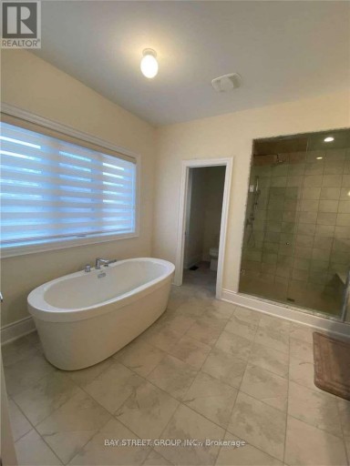 28 MACDONALD COURT, Richmond Hill (Oak Ridges Lake Wilcox), Ontario, L4E1E9