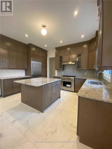 28 MACDONALD COURT, Richmond Hill (Oak Ridges Lake Wilcox), Ontario, L4E1E9