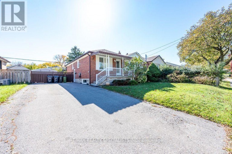 MAIN - 79 CLEARBROOKE CIRCLE, Toronto (Rexdale-Kipling), Ontario, M9W2E6