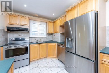 MAIN - 79 CLEARBROOKE CIRCLE Toronto (Rexdale-Kipling) Ontario photo 10
