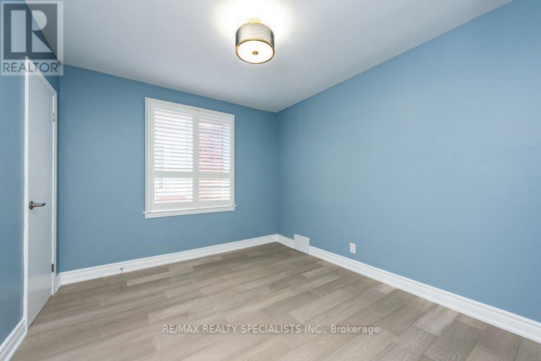 MAIN - 79 CLEARBROOKE CIRCLE, Toronto (Rexdale-Kipling), Ontario, M9W2E6