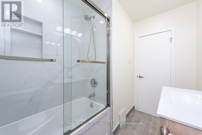 MAIN - 79 CLEARBROOKE CIRCLE, Toronto (Rexdale-Kipling), Ontario, M9W2E6