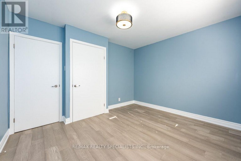 MAIN - 79 CLEARBROOKE CIRCLE, Toronto (Rexdale-Kipling), Ontario, M9W2E6