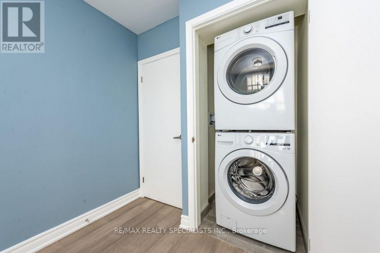MAIN - 79 CLEARBROOKE CIRCLE, Toronto (Rexdale-Kipling), Ontario, M9W2E6