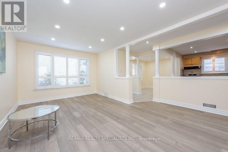 MAIN - 79 CLEARBROOKE CIRCLE, Toronto (Rexdale-Kipling), Ontario, M9W2E6