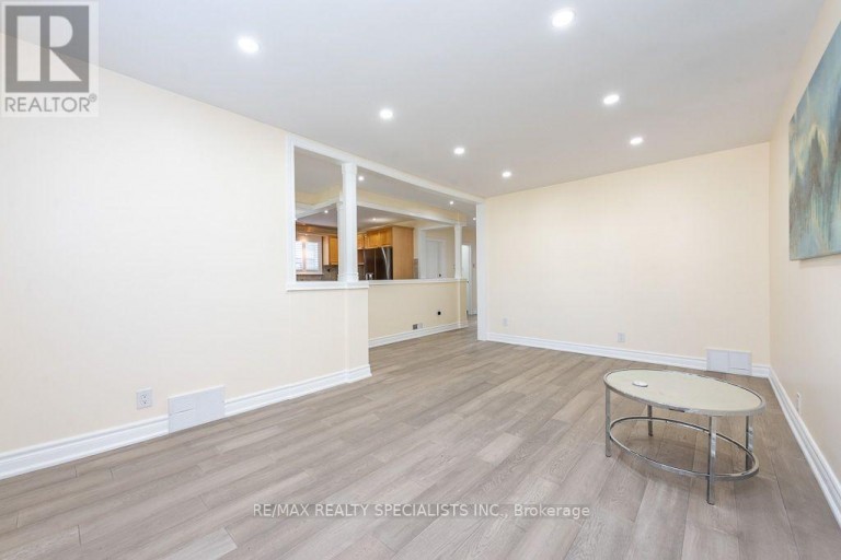 MAIN - 79 CLEARBROOKE CIRCLE, Toronto (Rexdale-Kipling), Ontario, M9W2E6