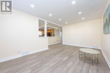 MAIN - 79 CLEARBROOKE CIRCLE Toronto (Rexdale-Kipling) Ontario photo 7