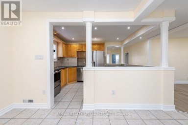MAIN - 79 CLEARBROOKE CIRCLE Toronto (Rexdale-Kipling) Ontario photo 8