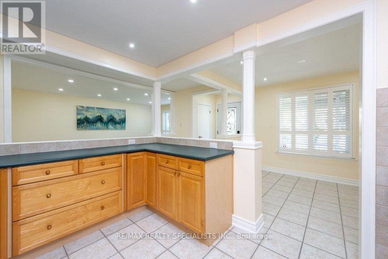 MAIN - 79 CLEARBROOKE CIRCLE, Toronto (Rexdale-Kipling), Ontario, M9W2E6