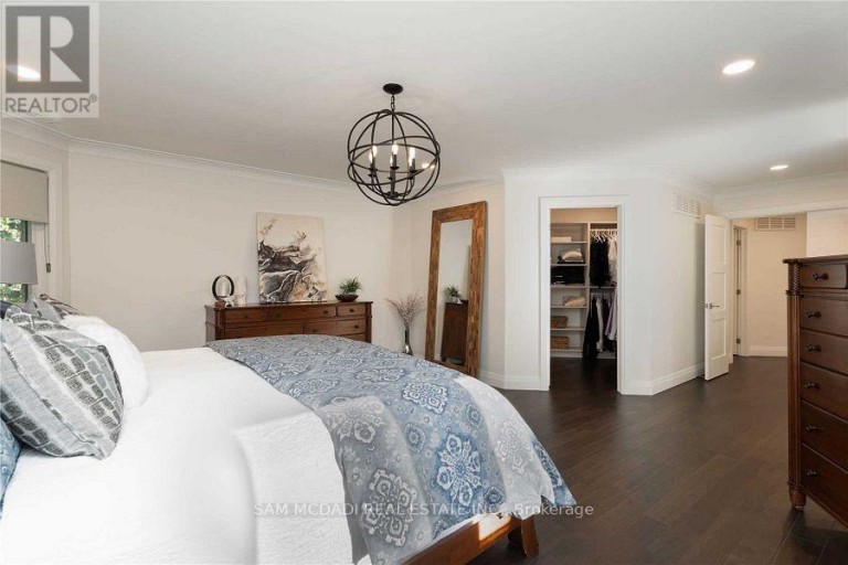 2064 ALMIRA COURT, Mississauga (Sheridan), Ontario, L5H4A5