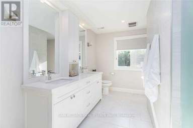 2064 ALMIRA COURT Mississauga (Sheridan) Ontario photo 17