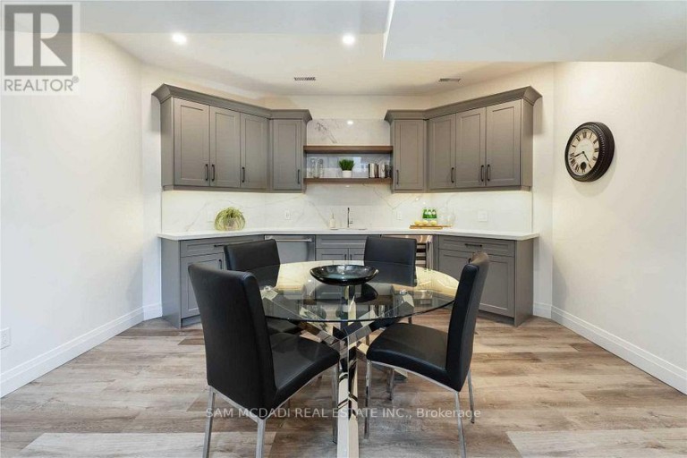 2064 ALMIRA COURT, Mississauga (Sheridan), Ontario, L5H4A5