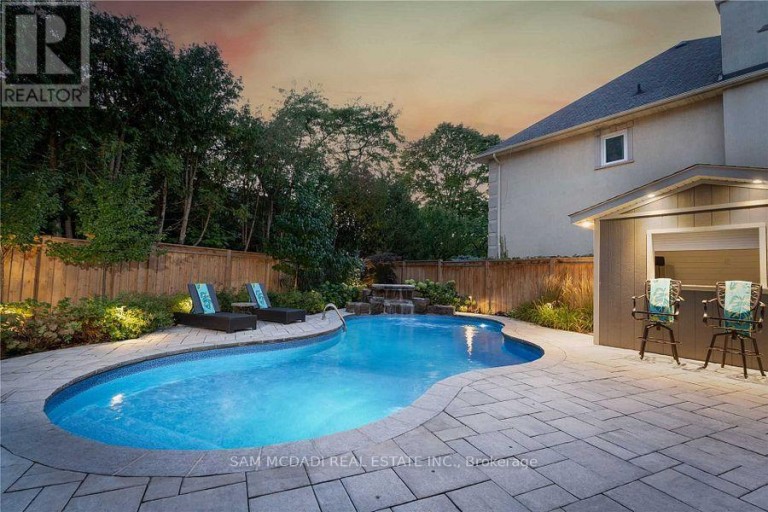 2064 ALMIRA COURT, Mississauga (Sheridan), Ontario, L5H4A5