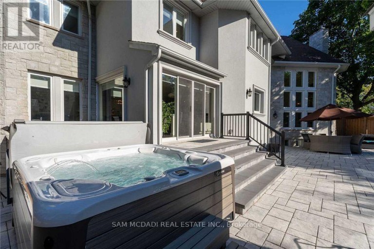 2064 ALMIRA COURT, Mississauga (Sheridan), Ontario, L5H4A5