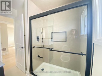 UPPER - 66 BEECH AVENUE Cambridge Ontario photo 8