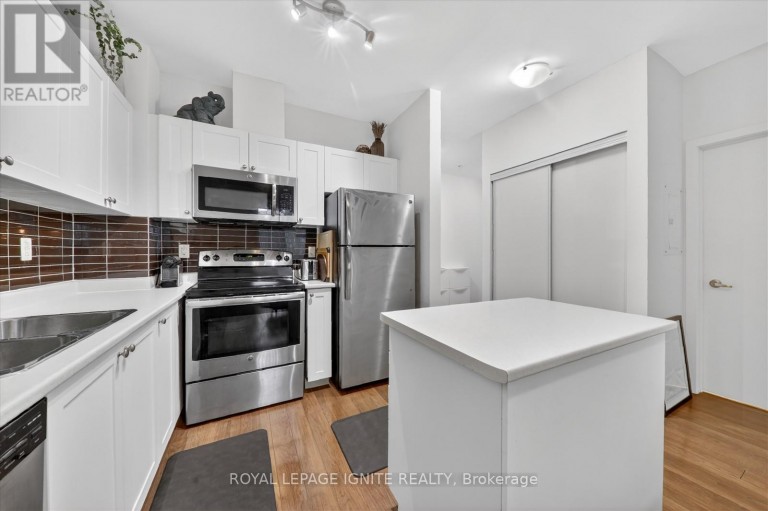 116 - 3560 ST CLAIR AVENUE E, Toronto (Scarborough Village), Ontario, M1K0A9