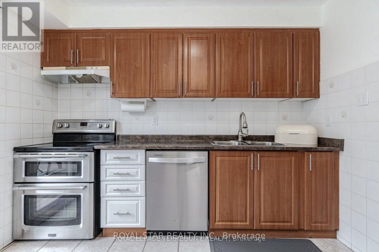 39 COURTLEIGH SQUARE, Brampton (Heart Lake East), Ontario, L6Z1J2