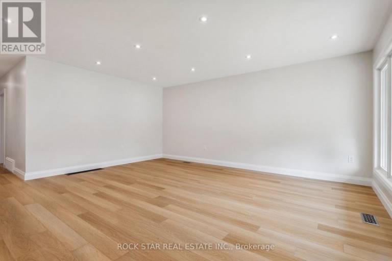 MAIN - 121 TOBY CRESCENT, Hamilton (Huntington), Ontario, L8T2N9