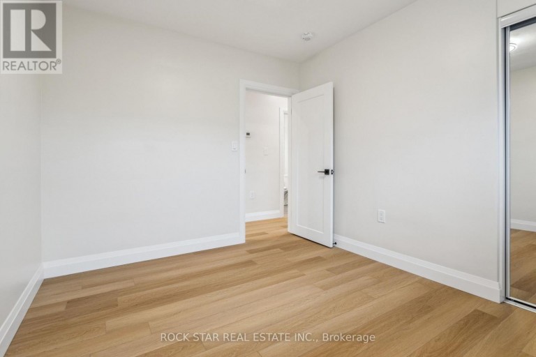 MAIN - 121 TOBY CRESCENT, Hamilton (Huntington), Ontario, L8T2N9