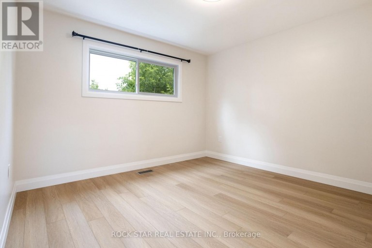 MAIN - 121 TOBY CRESCENT, Hamilton (Huntington), Ontario, L8T2N9