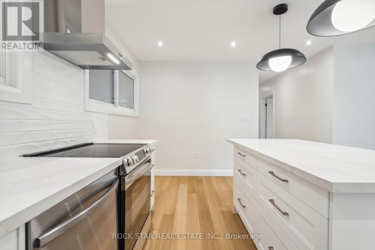 MAIN - 121 TOBY CRESCENT, Hamilton (Huntington), Ontario, L8T2N9